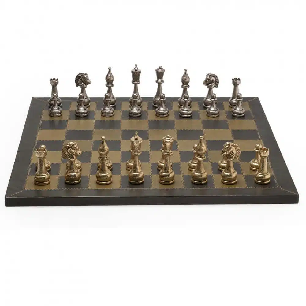 Ensemble Flowered IIII Echiquier en Cuir Véritable et Jeu d'Echecs en Métal – Image 2