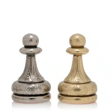 Pions du Jeu d'Echecs en Métal Flowered, bases ornées de motifs floraux