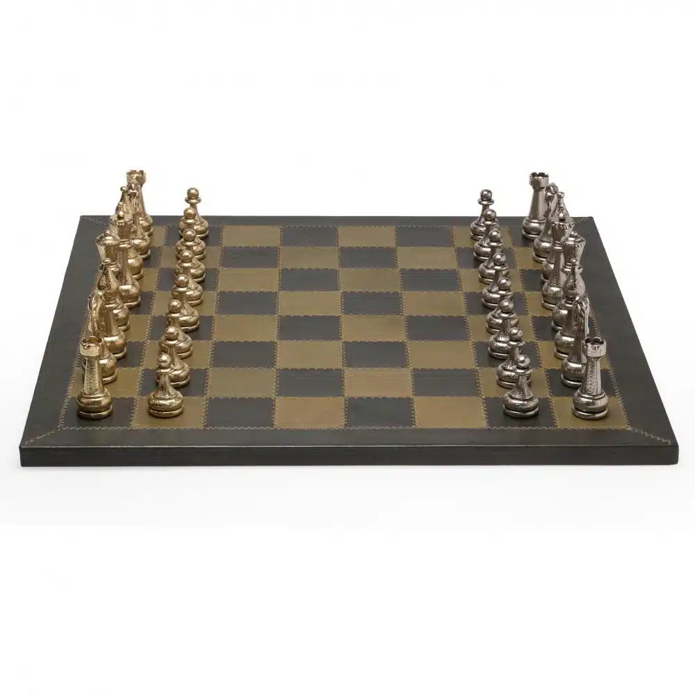 Ensemble Flowered IIII Echiquier en Cuir Véritable et Jeu d'Echecs en Métal – Image 3