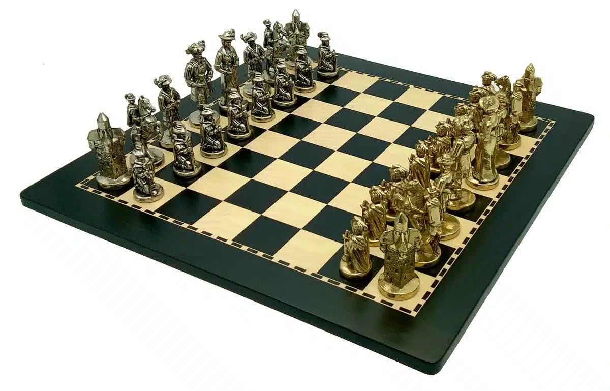 Ensemble Lanzichenecchi III Echiquier en Bois et Jeu d'Echecs en Métal