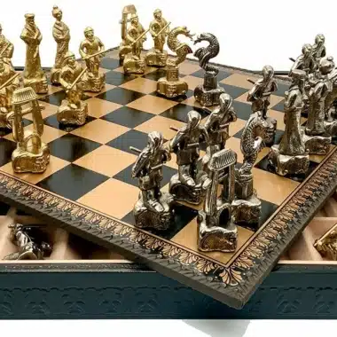Alternative view of Ensemble Samourai II Echiquier Boîtier de Rangement et Jeu d'Echecs en Métal