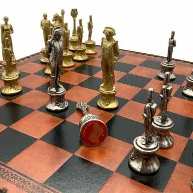 Alternative view of Ensemble Napoleon II Echiquier en Similicuir & Jeu d'Echecs en Métal Massif