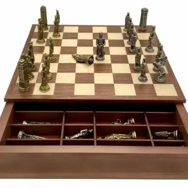 Ensemble Romains vs Barbares VI en métal sur échiquier avec coffret de rangement ouvert