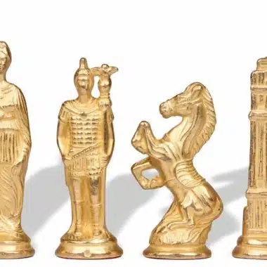 Pièces d'échecs dorées Romains vs Barbares, détail de la dame, du roi et du cavalier