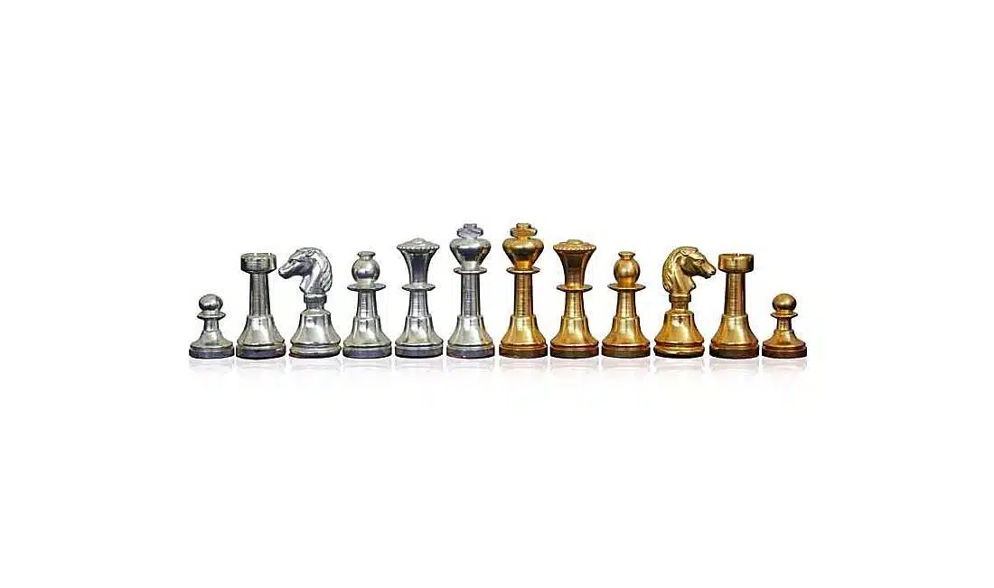 Ensemble Cuir et Laiton Echiquier en Cuir et Jeu d'Echecs en Laiton Plaqué Or et Argent – Image 2
