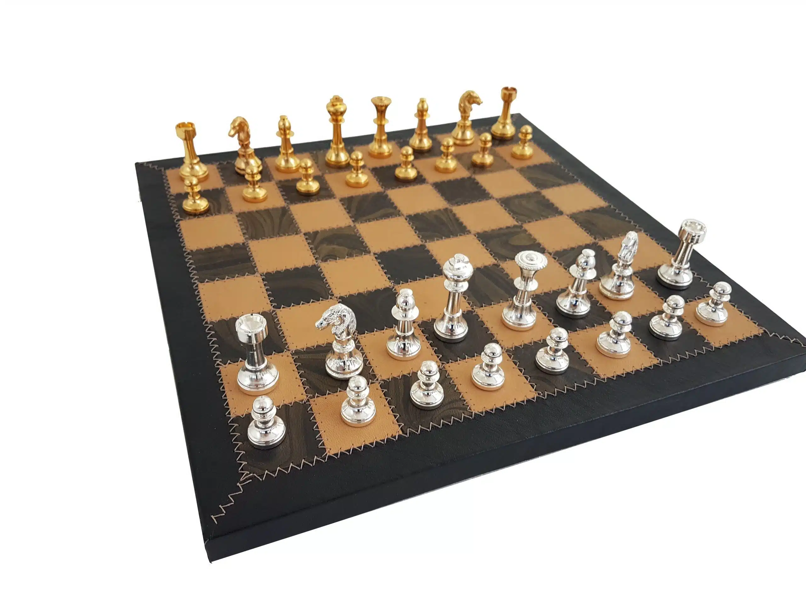Ensemble Cuir et Laiton Echiquier en Cuir et Jeu d'Echecs en Laiton Plaqué Or et Argent