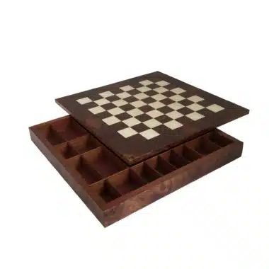 Coffret de rangement en bois de bruyère ouvert avec échiquier amovible