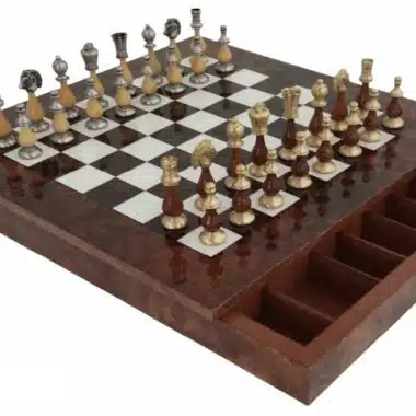 Ensemble Oriental II avec échiquier en bois de bruyère et pièces en laiton et bois