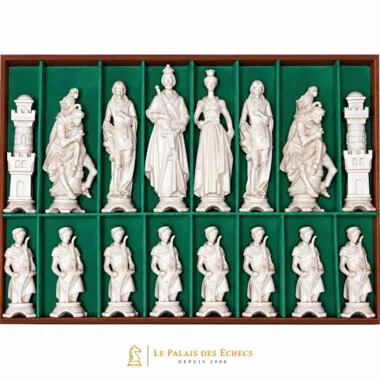 Détail des figurines Renaissance en bois sculpté, rois et pions