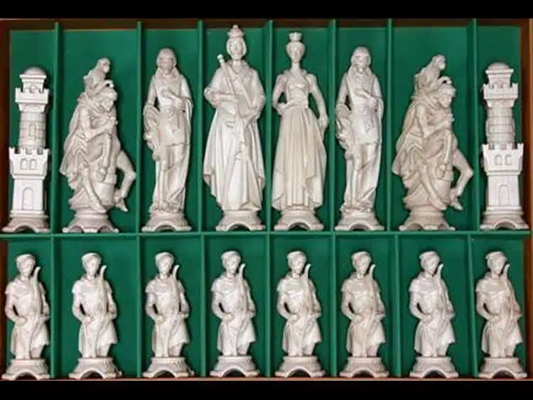 Jeu d'Echecs "Renaissance Bois Naturel" en Bois des Alpes Massif Sculpté Traditionnellement