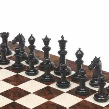 Ensemble "Ebène Luxe" Echiquier en Bois de Noyer Foncé & Jeu d'Echecs en Bois d'Ebène Massif