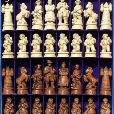Jeu d'Echecs "Alpine Bruni et Poli à la Cire" en Bois des Alpes Massif Sculpté Traditionnellement