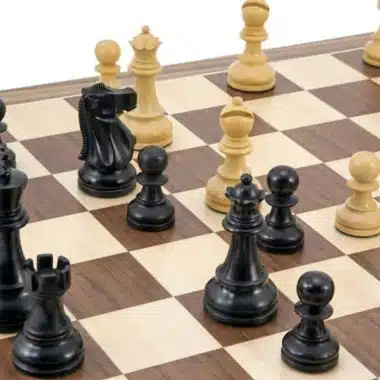 Ensemble Broadbase III Echiquier en Bois de Noyer et Erable et Pièces Echecs en Bois de Buis et de Buis Ebonisé – Image 2