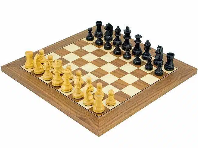 Ensemble "Deluxe Small" Echiquier en Bois de Noyer & Jeu d'Echecs en Bois de Buis Ebonisé