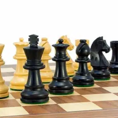 Ensemble "Deluxe Small" Echiquier en Bois de Noyer & Jeu d'Echecs en Bois de Buis Ebonisé