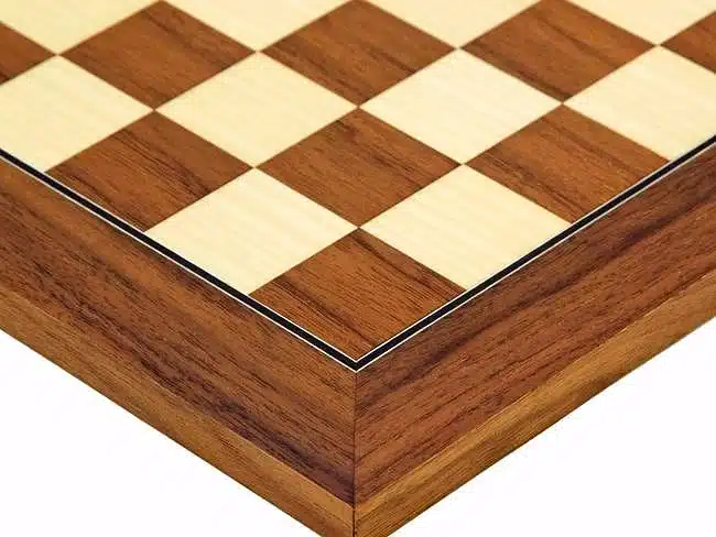 Ensemble "Deluxe Small" Echiquier en Bois de Noyer & Jeu d'Echecs en Bois de Buis Ebonisé