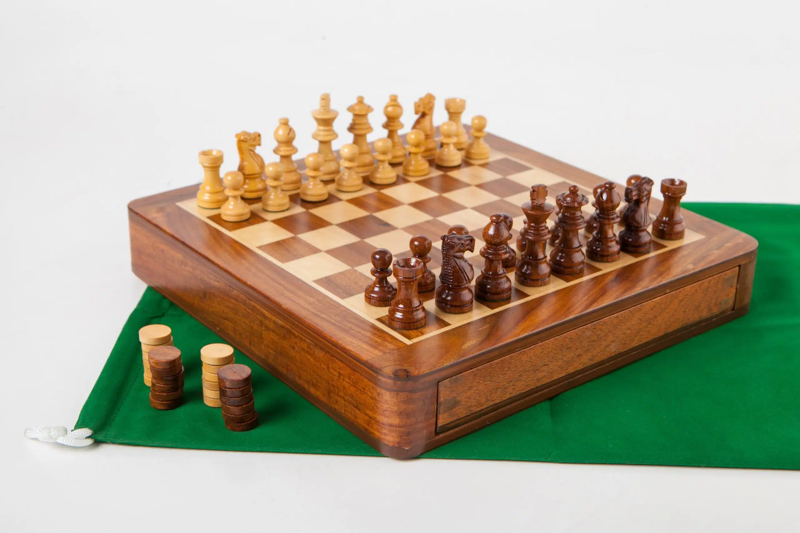 Ensemble Magnétique de Jeu d'Echecs et de Dame en Bois – Image 5