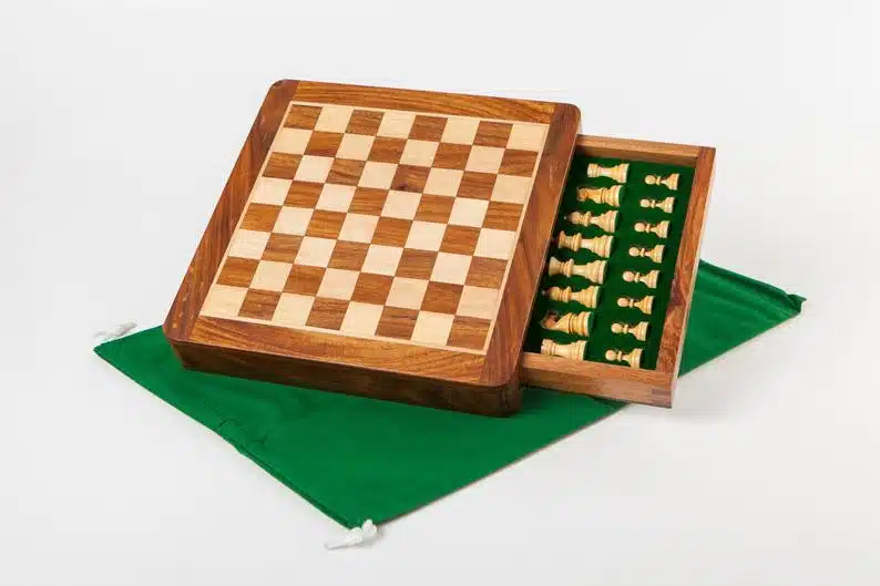 Ensemble Magnétique de Jeu d'Echecs et de Dame en Bois – Image 6