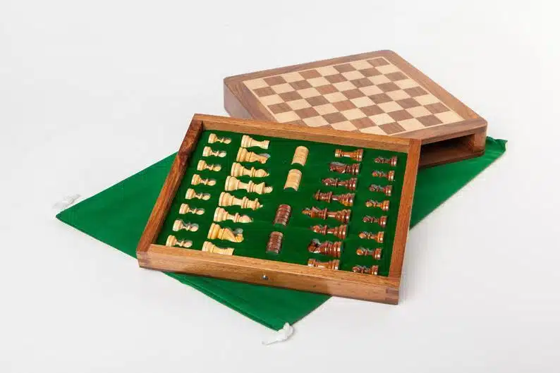 Ensemble Magnétique de Jeu d'Echecs et de Dame en Bois – Image 8
