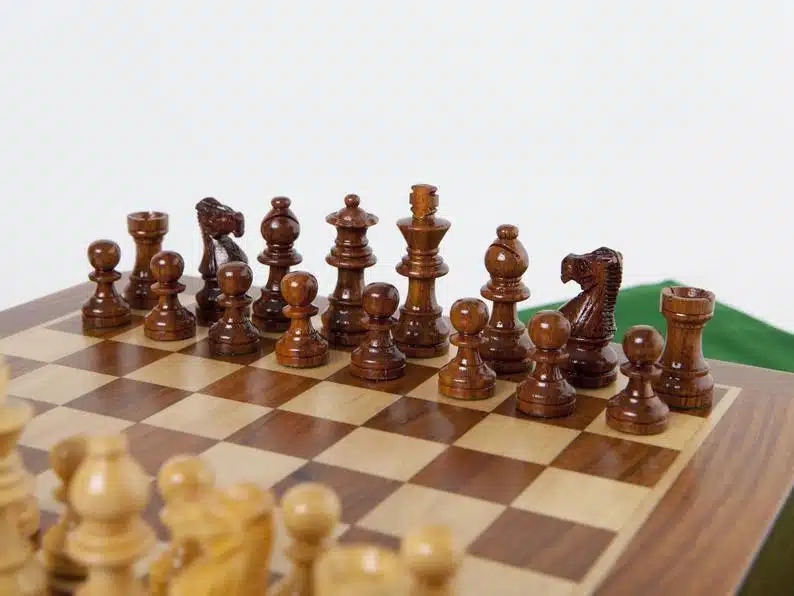 Ensemble Magnétique de Jeu d'Echecs et de Dame en Bois – Image 11