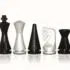 Jeu d'Echecs "Pyramide Moderne" en Bois Laqué Noir et Blanc