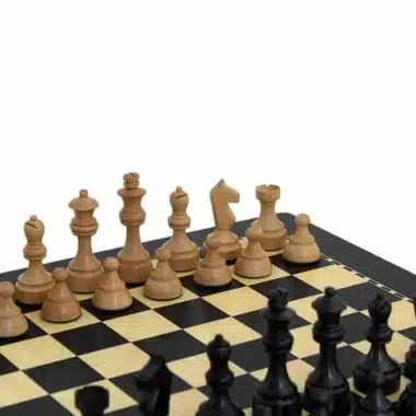 Ensemble Emporium Jeu d'Echecs en Bois Ebonisé et Echiquier en Bois – Image 2