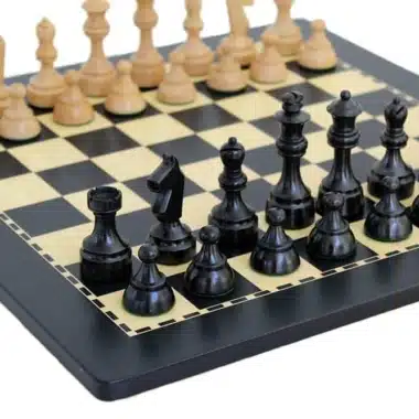 Ensemble Emporium Jeu d'Echecs en Bois Ebonisé et Echiquier en Bois – Image 3