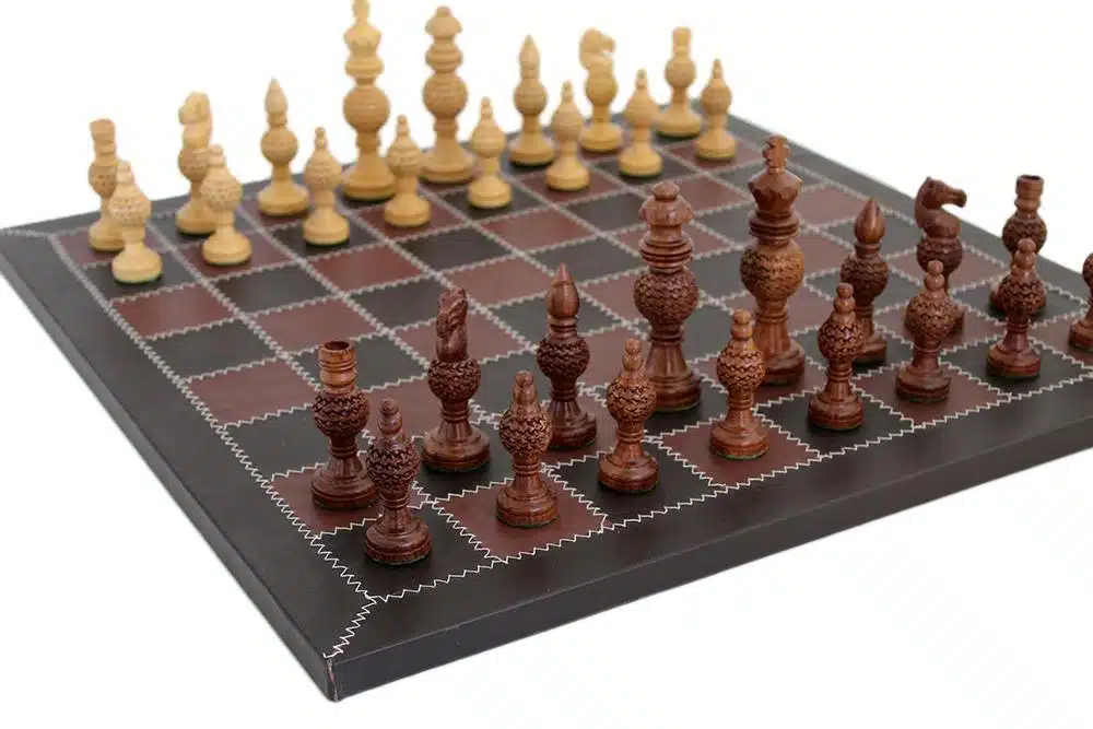 Ensemble Ashton Jeu d'Echecs en Bois et Echiquier en Cuir
