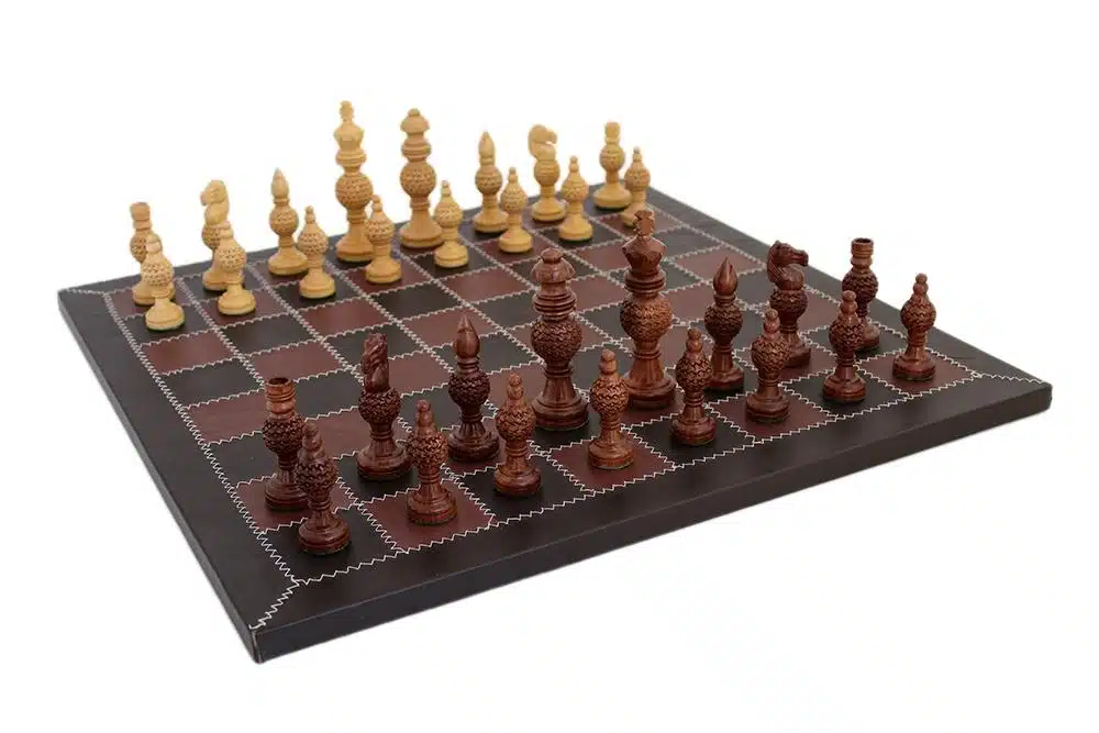 Ensemble Ashton Jeu d'Echecs en Bois et Echiquier en Cuir – Image 3