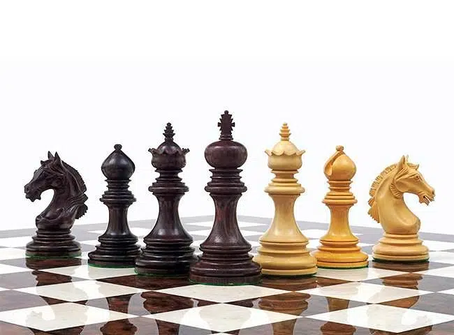 Ensemble Garvi Luxe Echiquier en Racine de Noyer Foncé Laqué & Jeu d'Echecs en Bois de Rose – Image 6