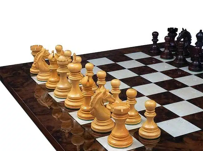 Ensemble Garvi Luxe Echiquier en Racine de Noyer Foncé Laqué & Jeu d'Echecs en Bois de Rose – Image 4