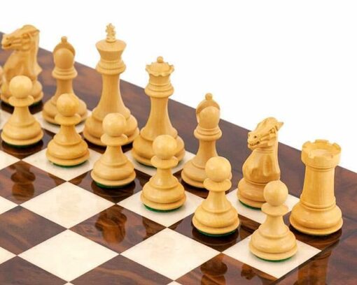 Ensemble "Highclere" Echiquier en Bois de Bruyère et d'Orme, Jeu d'Echecs en Bois d'Ebene et Buis & Coffret de Rangement en Bois de Rose Doré