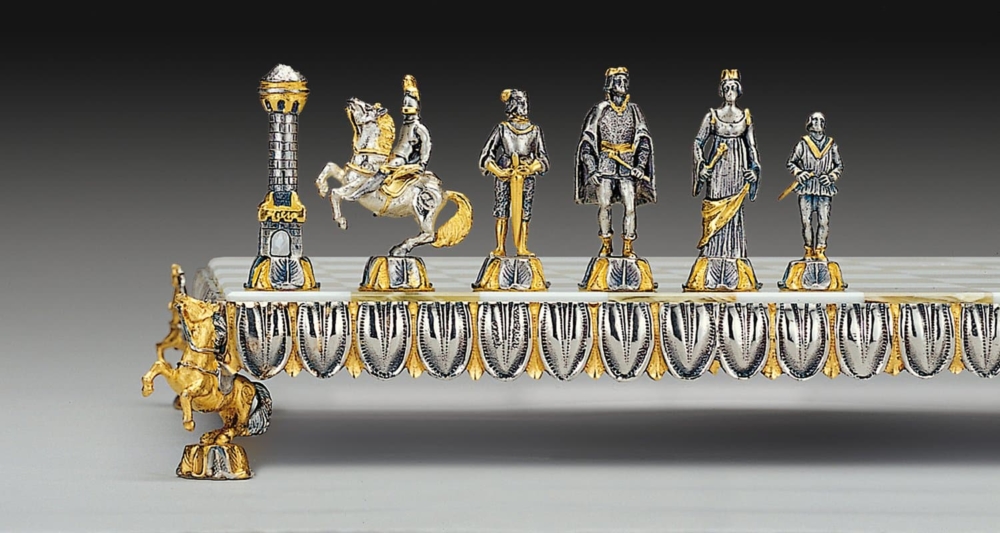 Ensemble "Renaissance Florentine" Echiquier et Jeu d'Echecs en Bronze, Onyx et Or 24 Carats