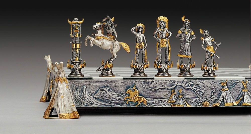 Ensemble "Indiens vs Cow Boy" Echiquier et Jeu d'Echecs en Bronze, Onyx et Or 24 Carats