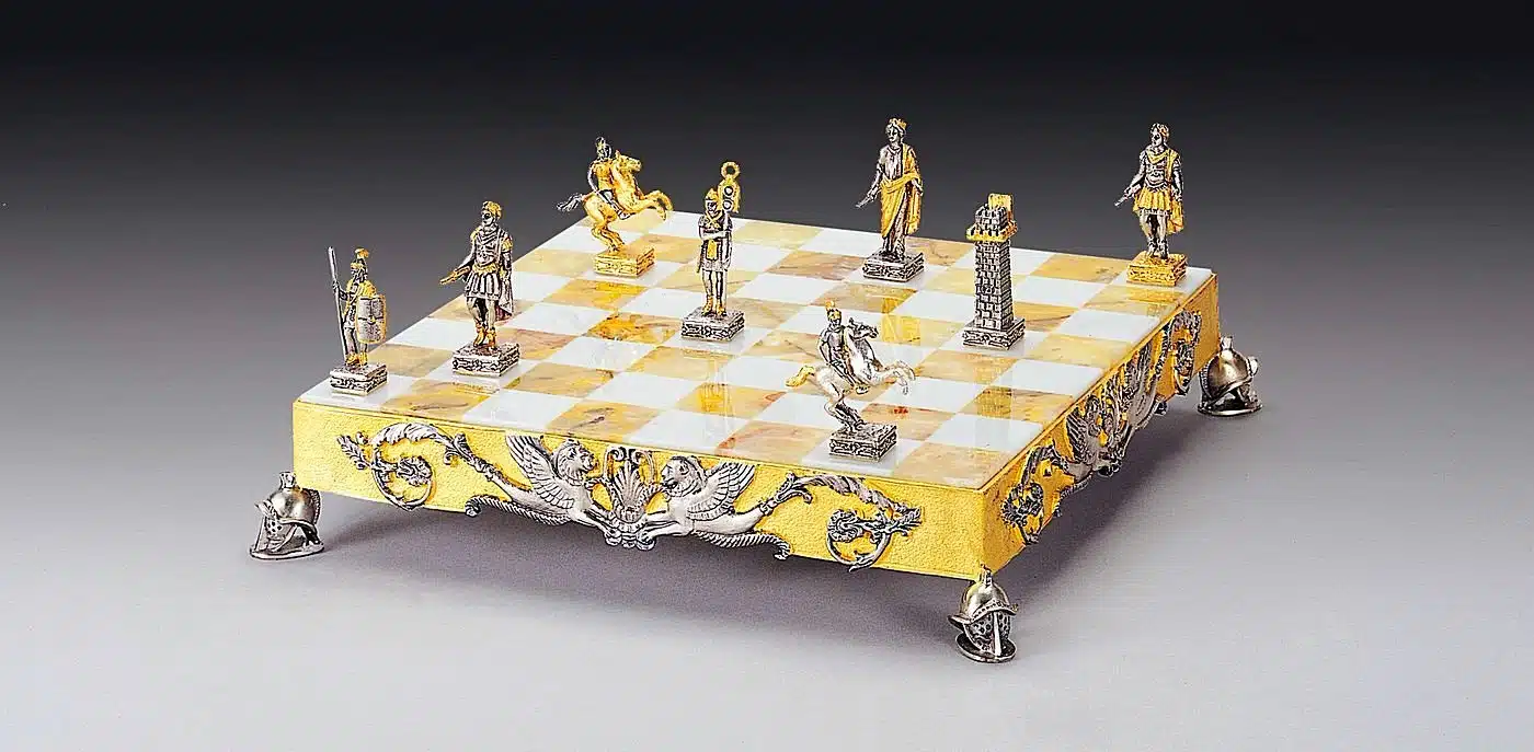 Ensemble "Empire Romain" Echiquier et Jeu d'Echecs en Bronze, Onyx et Or 24 Carats