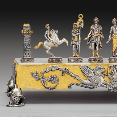 Ensemble "Empire Romain" Echiquier et Jeu d'Echecs en Bronze, Onyx et Or 24 Carats