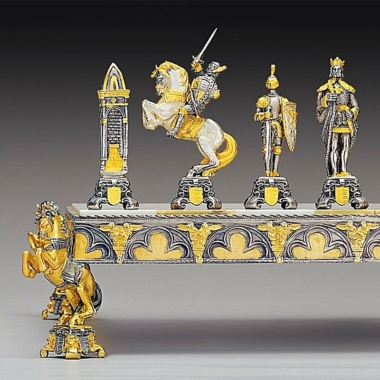 Ensemble "Médiéval" Echiquier et Jeu d'Echecs en Bronze, Onyx et Or 24 Carats