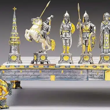 Ensemble "Dimitri Donskoj Prince Russe du XVe Siècle" Echiquier et Jeu d'Echecs en Bronze, Onyx et Or 24 Carats