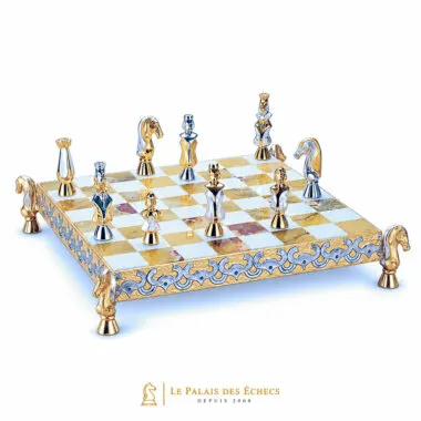 Ensemble "Les Maures en Espagne VIIIe Siècle" Echiquier et Jeu d'Echecs en Bronze, Onyx et Or 24 Carats