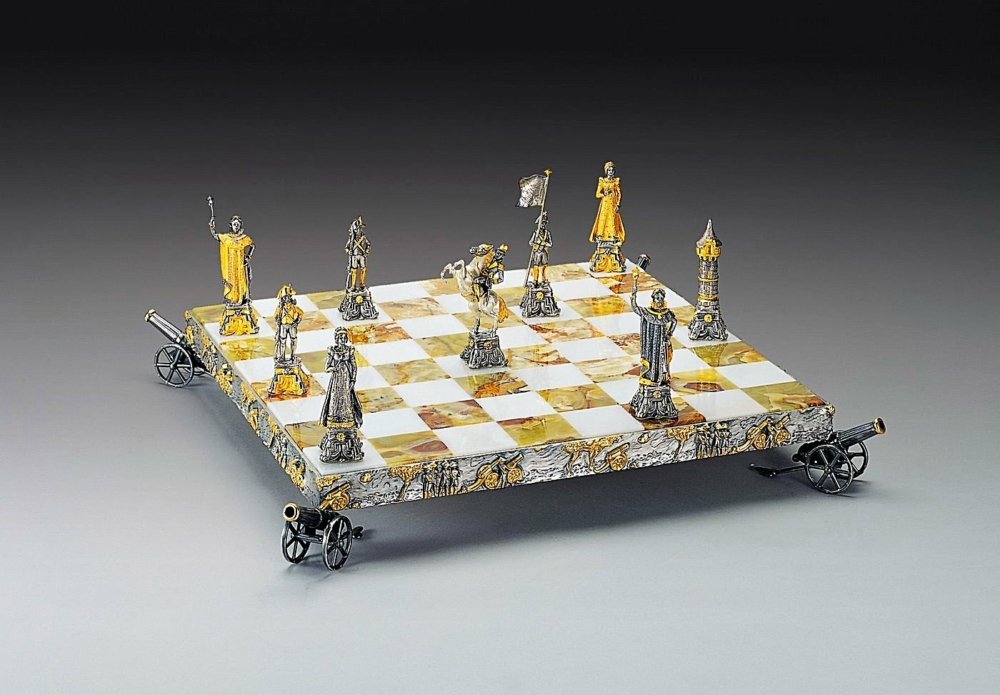 Ensemble "Napoléon Bonaparte" Echiquier et Jeu d'Echecs en Bronze, Onyx et Or 24 Carats