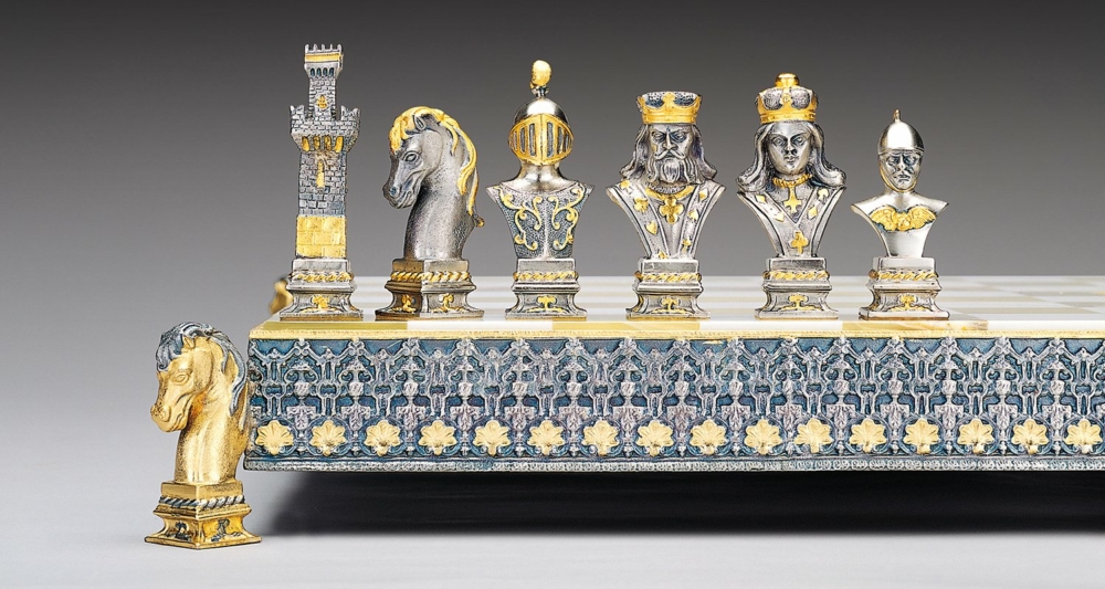 Ensemble "Poker II" Echiquier et Jeu d'Echecs en Bronze, Onyx et Or 24 Carats