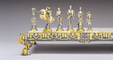 Ensemble "Henri II d'Angleterre" Echiquier et Jeu d'Echecs en Bronze, Onyx et Or 24 Carats