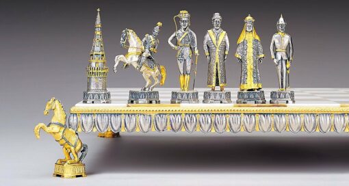 Ensemble "Nicolas II le Dernier Empereur de Russie" Echiquier et Jeu d'Echecs en Bronze, Onyx et Or 24 Carats
