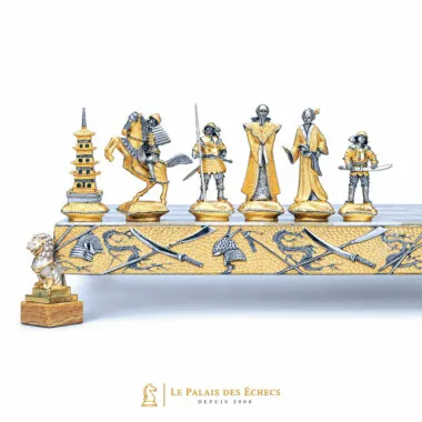 Ensemble "Samourai Bataille de Nagashino" Echiquier et Jeu d'Echecs en Bronze, Onyx et Or 24 Carats