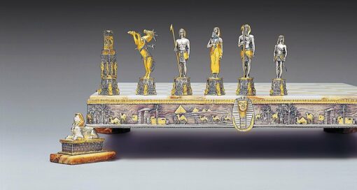 Ensemble "Ancienne Egypte Toutankhamon" Echiquier et Jeu d'Echecs en Bronze, Onyx et Or 24 Carats