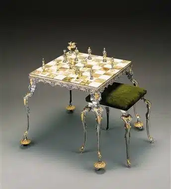 Ensemble "Bataille Médiévale XIIIe Siècle" Table d'Echiquier et Jeu d'Echecs en Bronze, Onyx et Or 24 Carats
