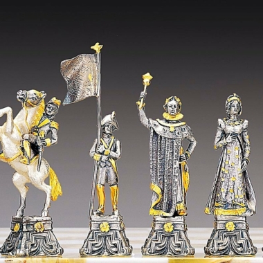 Ensemble "Napoléon Bonaparte et le Tsar Dimitri" Echiquier et Jeu d'Echecs en Bronze, Onyx et Or 24 Carats