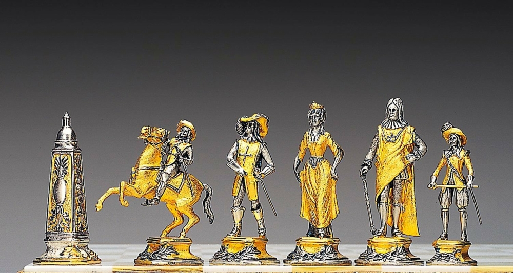 Ensemble "Louïs XIV le Roi Soleil" Table d'Echiquier et Jeu d'Echecs en Bronze, Onyx et Or 24 Carats