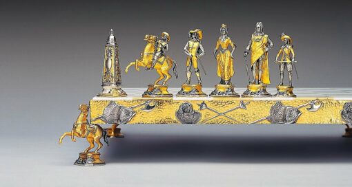 Ensemble "Louis XIV le Roi Soleil" Echiquier et Jeu d'Echecs en Bronze, Onyx et Or 24 Carats