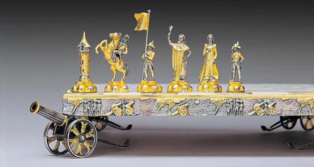 Ensemble "Napoléon Bonaparte Premier Empereur de France" Echiquier et Jeu d'Echecs en Bronze, Onyx et Or 24 Carats